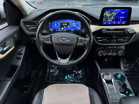 Used 2021 Ford Escape Titanium w/ Titanium Elite Package image 18