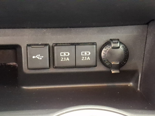 Certified 2020 Toyota Highlander XLE FWD image 28