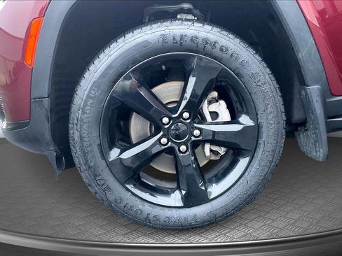 Used 2023 Jeep Grand Cherokee L Altitude image 10