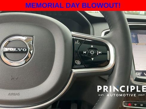 Used 2016 Volvo XC90 T6 Momentum w/ Momentum Plus Package AWD/4WD image 22