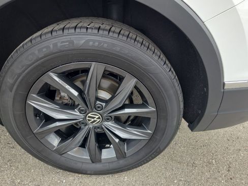 Used 2024 Volkswagen Tiguan SE FWD image 14