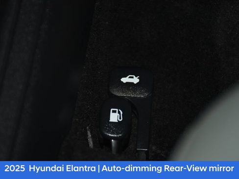 Used 2025 Hyundai Elantra Limited FWD image 26