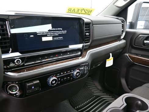 New 2025 GMC Sierra 2500 SLE image 21