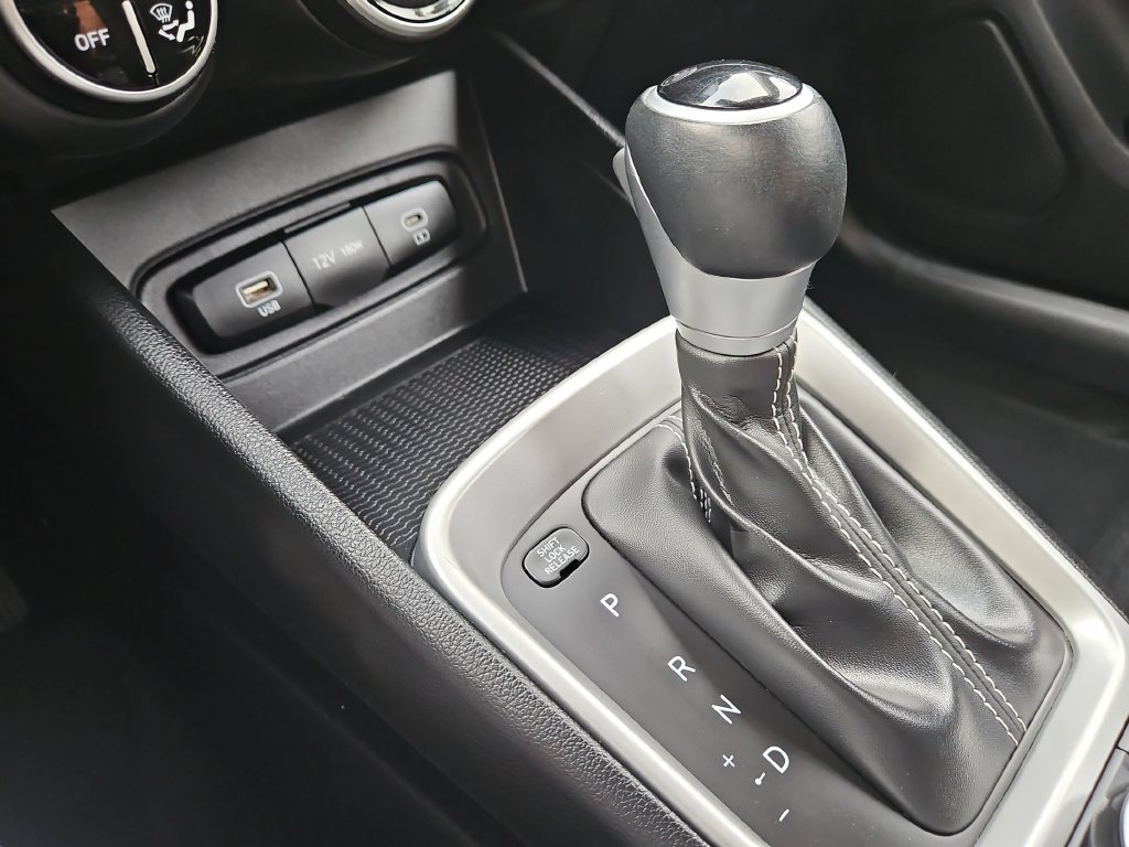 Used 2025 Hyundai Venue SEL FWD image 20