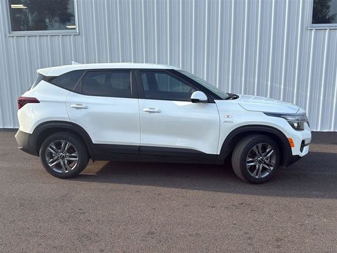 Used 2023 Kia Seltos LX AWD/4WD image 6