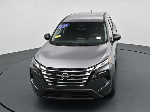 Used 2025 Nissan Rogue S AWD/4WD image 18