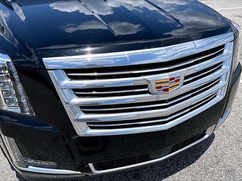 Used 2020 Cadillac Escalade Platinum RWD image 30