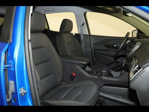 Used 2024 GMC Terrain SLE w/ Driver Convenience Package image 28