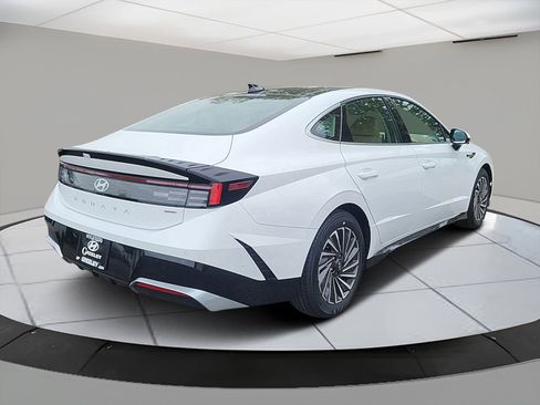 New 2025 Hyundai Sonata Limited image 3