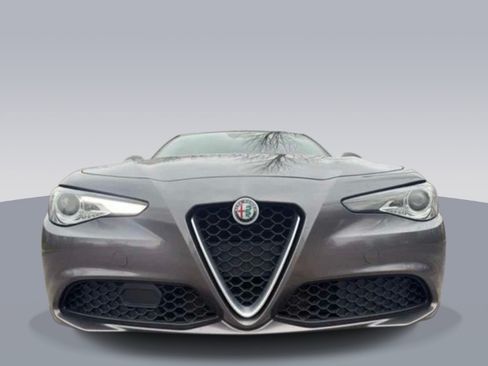 Used 2018 Alfa Romeo Giulia RWD image 3