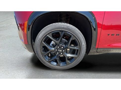 Certified 2024 Chevrolet Traverse RS w/ LPO, Floor Liner Package AWD/4WD image 37