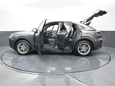 Certified 2025 Porsche Cayenne E-Hybrid Coupe image 30