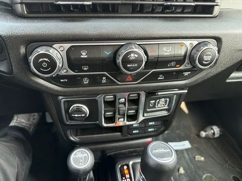 Used 2025 Jeep Gladiator Sport AWD/4WD image 19