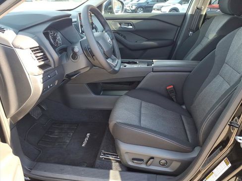 Certified 2025 Nissan Rogue SV image 5