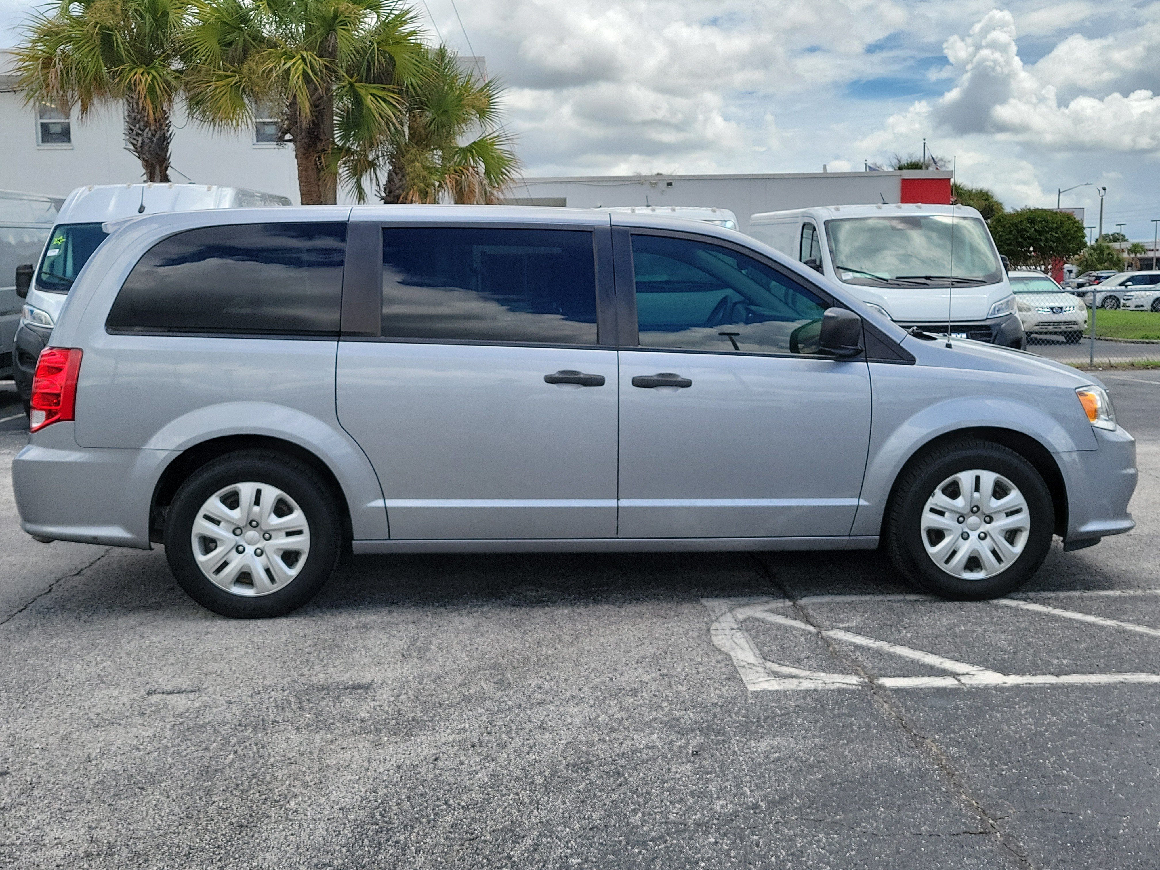 Used 2020 Dodge Grand Caravan SE FWD image 8