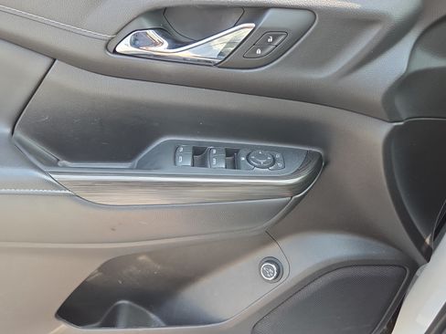 Used 2023 GMC Acadia SLT FWD image 32