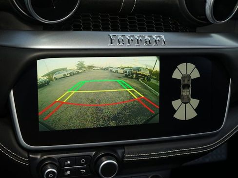 Used 2019 Ferrari Portofino image 15