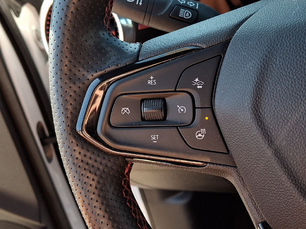 Used 2024 Chevrolet Trax RS w/ Sunroof Package FWD image 23