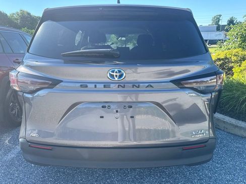 Used 2024 Toyota Sienna LE AWD/4WD image 4