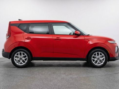 Used 2025 Kia Soul LX w/ LX Technology Package image 11