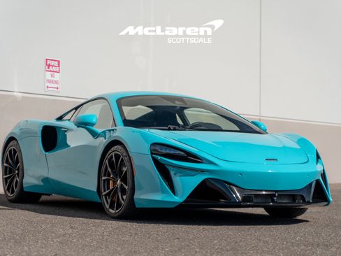 Used 2024 McLaren Artura image 9