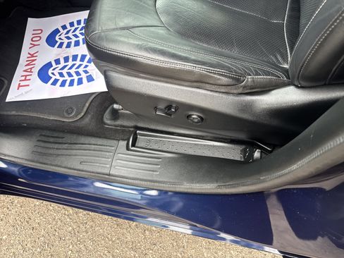 Used 2018 Chrysler Pacifica Touring-L Plus FWD image 19