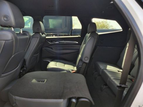 Used 2022 Buick Enclave Essence w/ Sport Touring Edition image 29