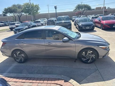 Certified 2024 Hyundai Elantra Limited FWD image 7