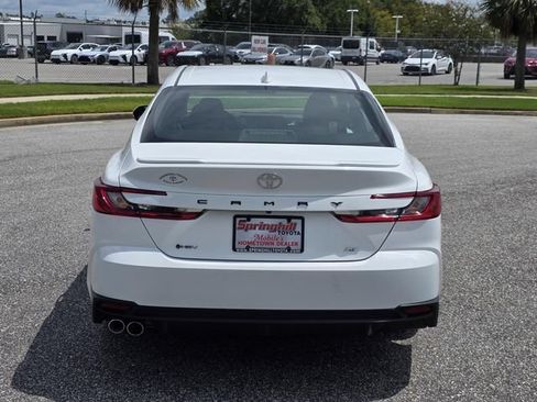 Used 2026 Toyota Camry SE w/ Convenience Package FWD image 3
