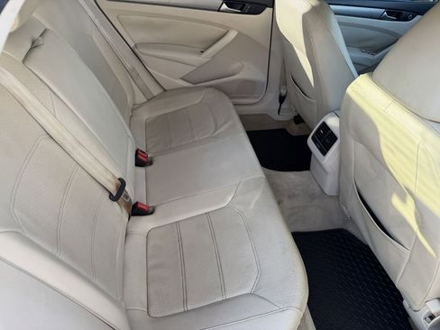 Used 2014 Volkswagen Passat 1.8T SE image 11