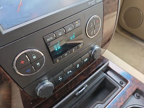 Used 2014 GMC Sierra 2500 Denali w/ Suspension Package, Off-Road image 38