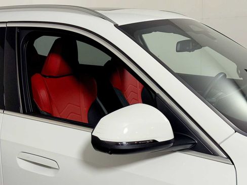 Used 2025 BMW X1 xDrive28i w/ Premium Package image 30