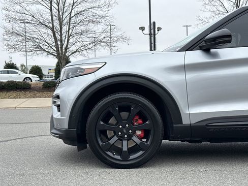 Used 2022 Ford Explorer ST w/ Equipment Group 401A image 9