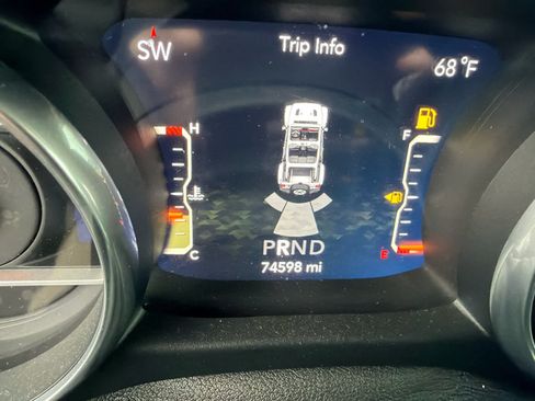 Used 2018 Jeep Wrangler Unlimited Sahara w/ Safety Group AWD/4WD image 12