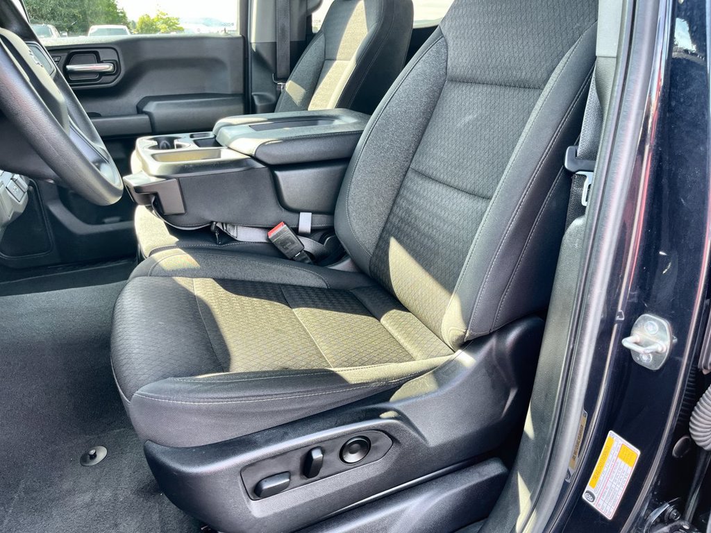 Used 2023 Chevrolet Silverado 1500 Custom Trail Boss AWD/4WD image 18