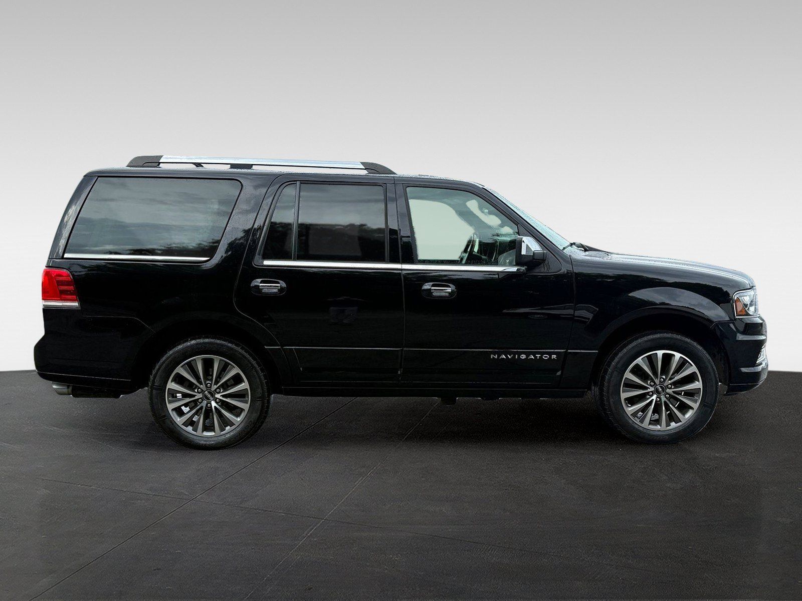 Used 2017 Lincoln Navigator Select AWD/4WD image 4