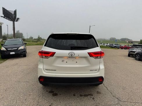 Used 2019 Toyota Highlander XLE AWD/4WD image 15