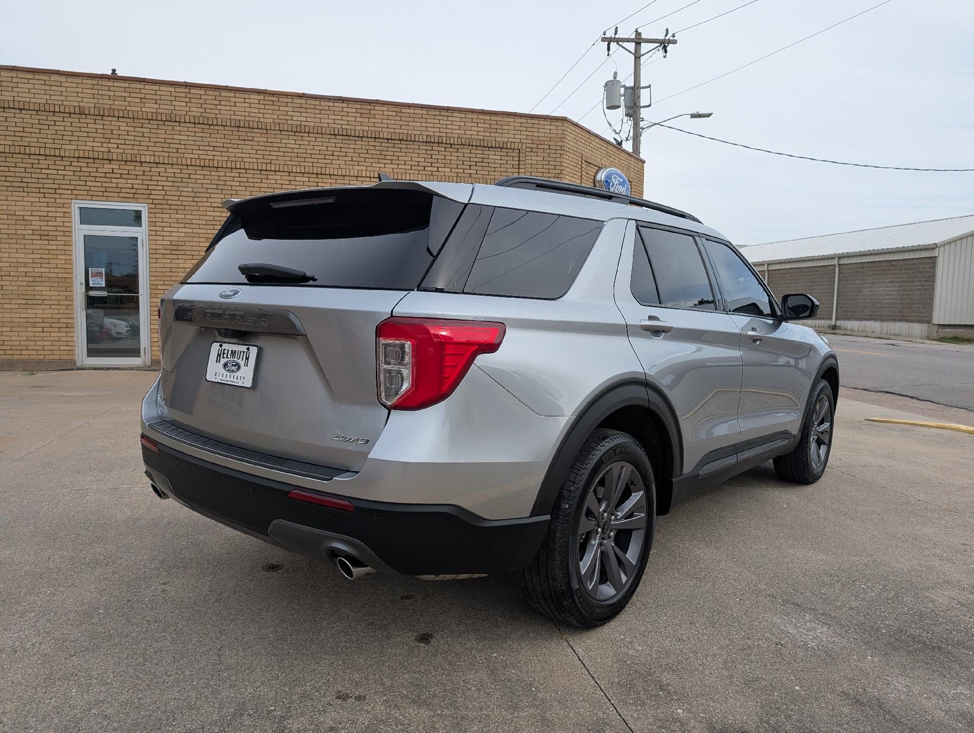 Used 2024 Ford Explorer XLT w/ Equipment Group 202A AWD/4WD image 6