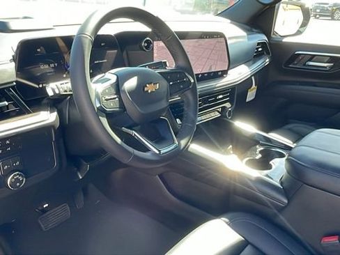 New 2026 Chevrolet Suburban LT image 10