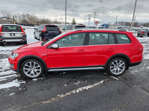 Used 2017 Volkswagen Golf Alltrack SEL image 2