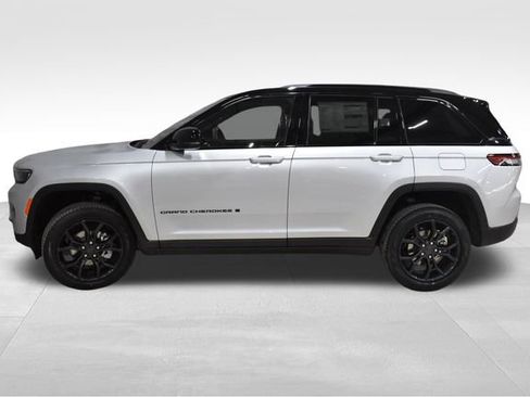 New 2025 Jeep Grand Cherokee Limited w/ Trailer Tow Package image 6
