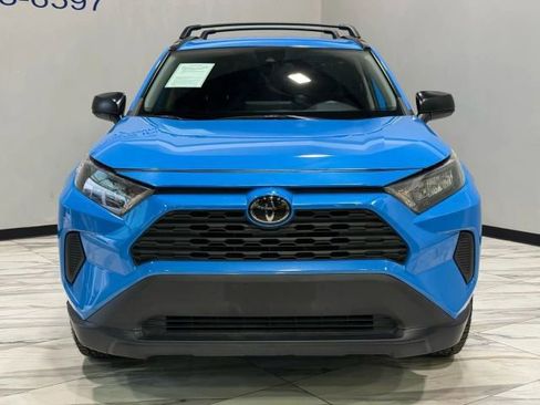 Used 2019 Toyota RAV4 LE image 3
