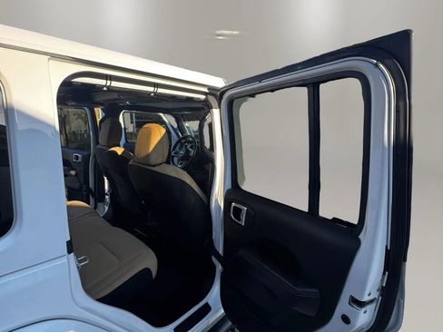 Used 2020 Jeep Wrangler Unlimited Sahara AWD/4WD image 30