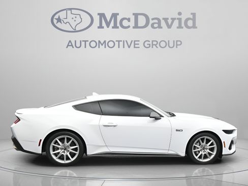 Used 2025 Ford Mustang GT Premium RWD image 9