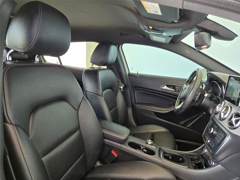 Used 2017 Mercedes-Benz GLA 250 image 29