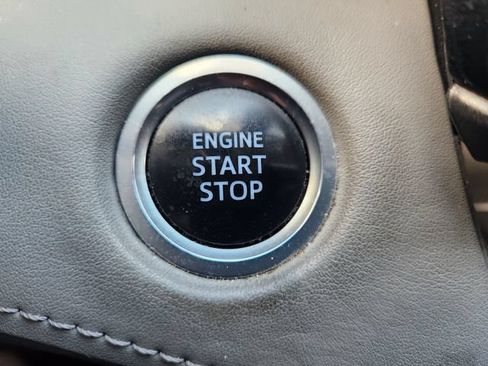 Used 2021 Toyota Highlander L FWD image 20