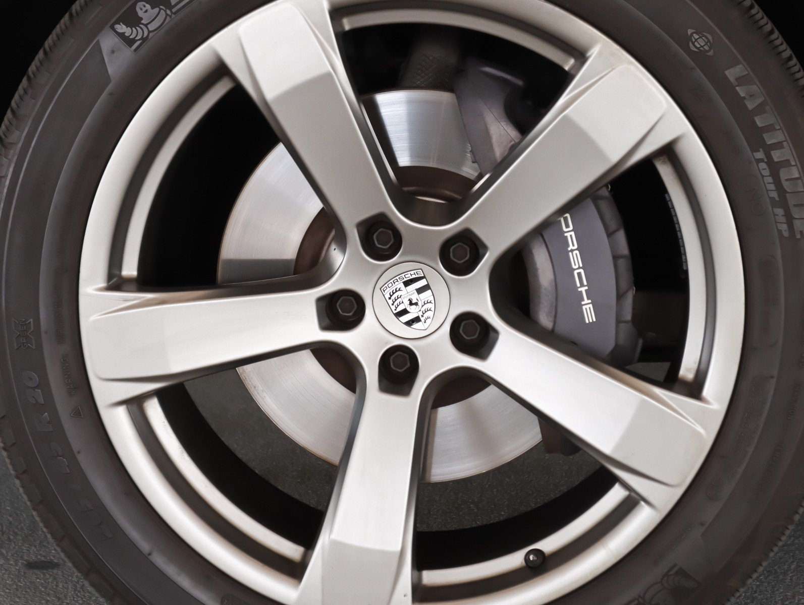 Certified 2024 Porsche Macan AWD/4WD image 13