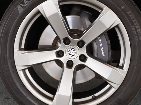 Certified 2024 Porsche Macan AWD/4WD image 13