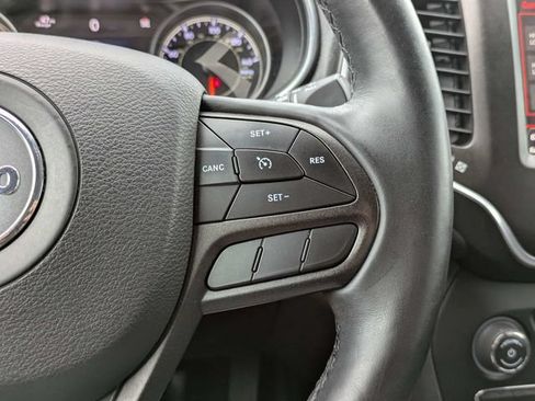 Used 2019 Jeep Cherokee Trailhawk AWD/4WD image 26