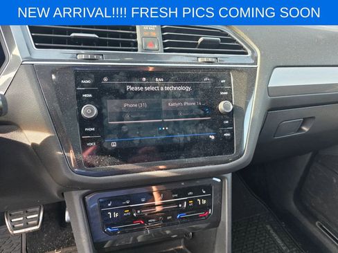 Used 2022 Volkswagen Tiguan SE R-Line image 11